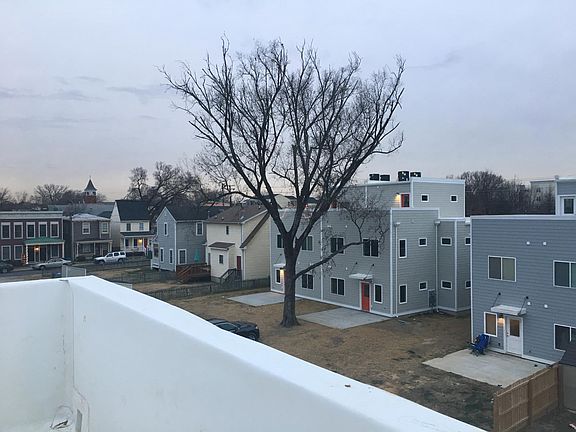 4th image of 202 W 11th St