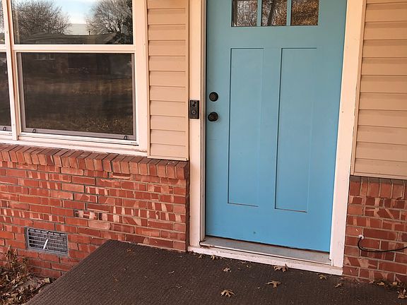 2nd image of 304 N Sunset St