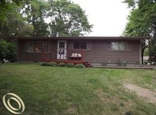 2624 Universal Dr, Pinckney, MI