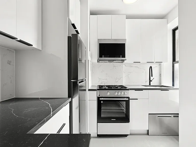 1875 Lexington Ave #4C — Photo 1