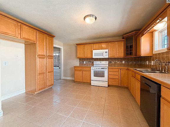 5th image of 2202 E Blake St
