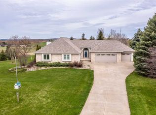 W8088 Hillcrest Ct, Hortonville, WI 54944