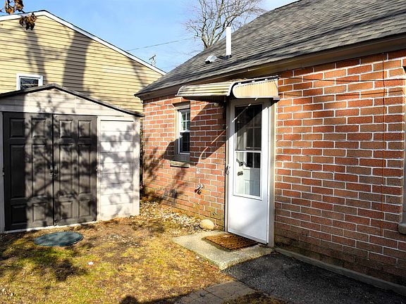 3rd image of 422 N Rock Lake Dr