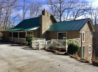 569 Hiwassee View Dr, Jacksboro, TN 37757