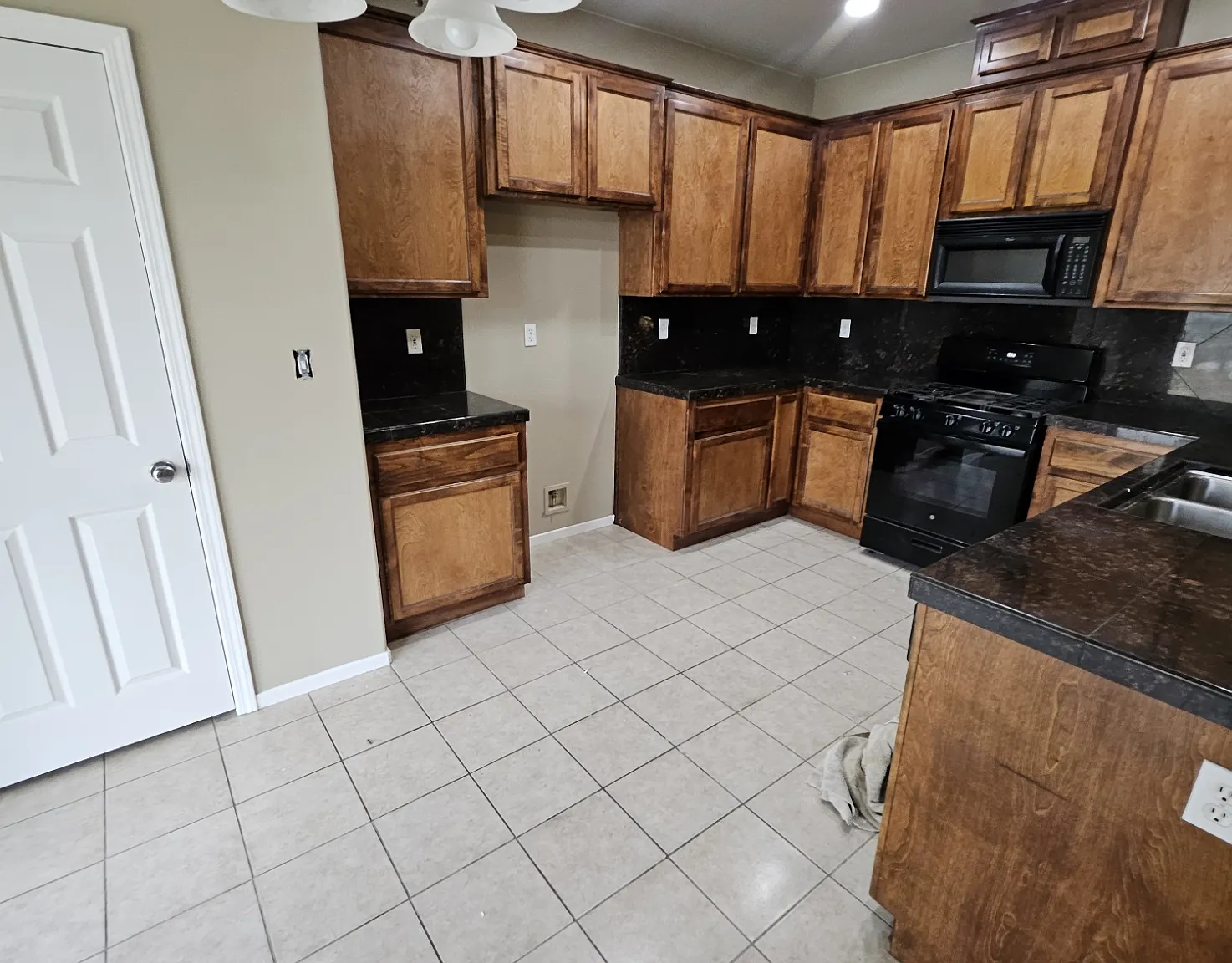 4 bed, 1850 sqft, $2,400 — Photo 4