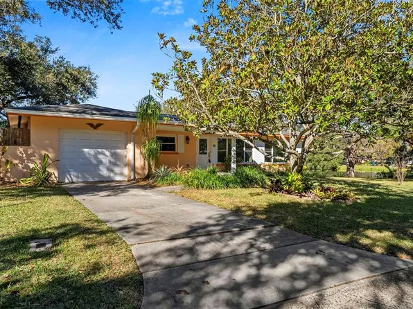 546 Forest Pkwy E, Largo, FL 33771