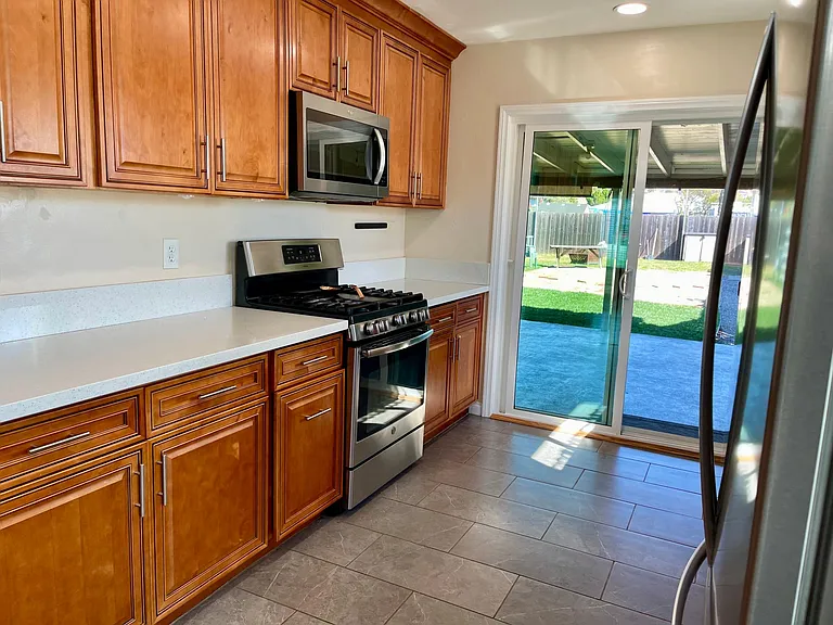 935 Paraiso Ave — Photo 8