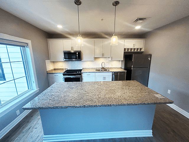 1st image of 945 Kenmore Ave #945K-305