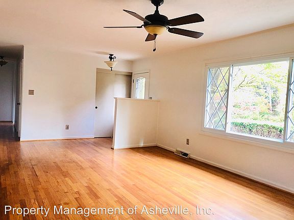 3rd image of 3 Holly Hill Ct