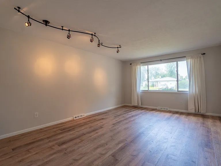 5970 Mayflower Ave — Photo 6