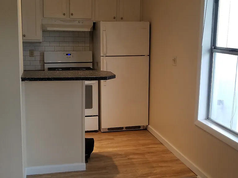 5037 Brooklyn Ave NE #8 — Photo 2