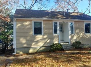 30 Lakeview Rd, Plymouth, MA 02360