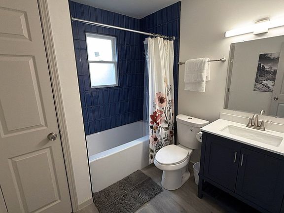 5th image of 2355 Oakwood Manor Dr
