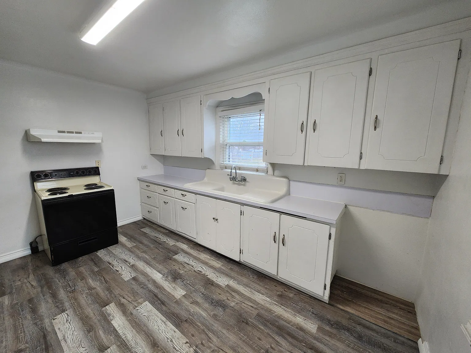 3 bed, 1.0 bath, $1,200 — Photo 4