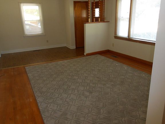 5th image of 270 N Deepwood Dr