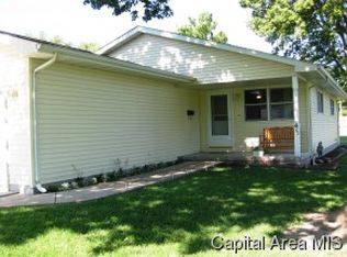 423 N Ridge Ave, Taylorville, IL 62568