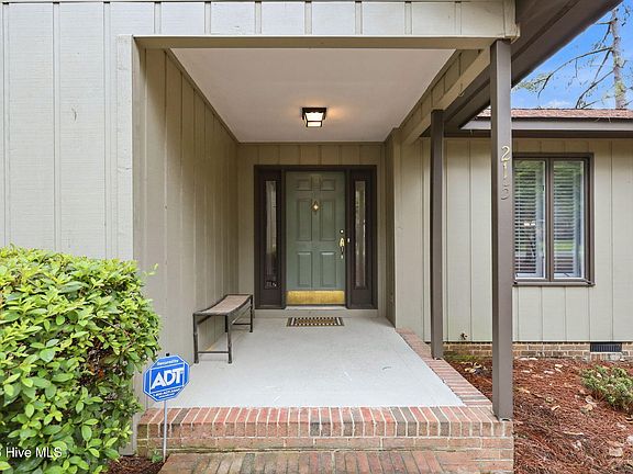 4th image of 215 Merion Circle