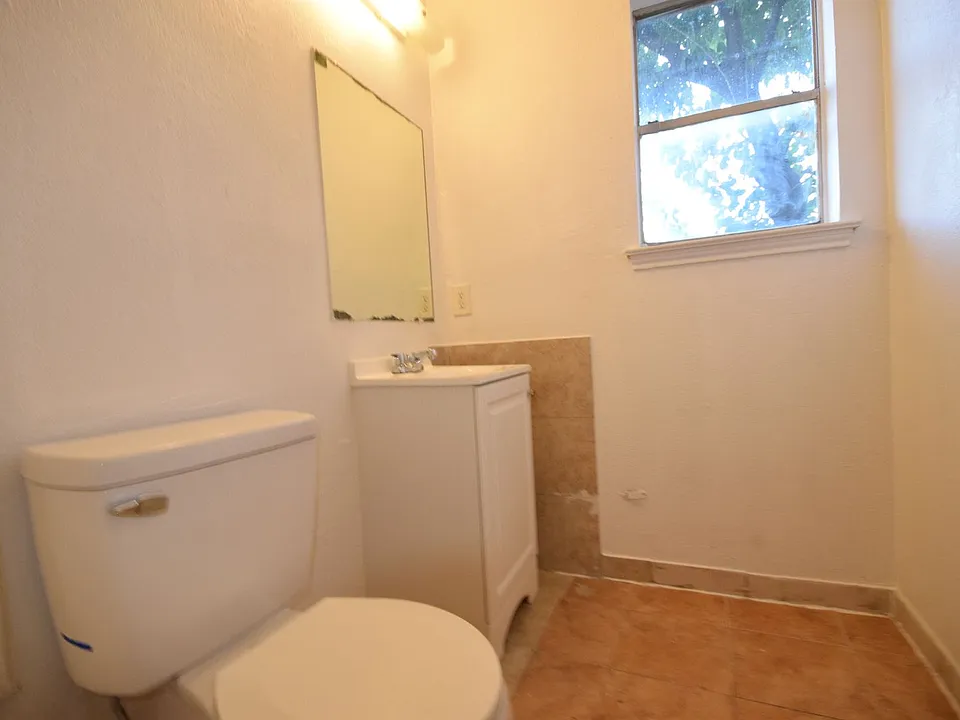 205 Morgan Pl #100