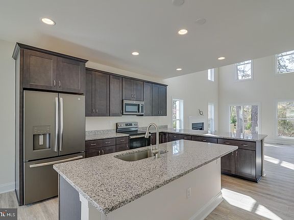 5th image of 11 Stingray Harbor Dr #6