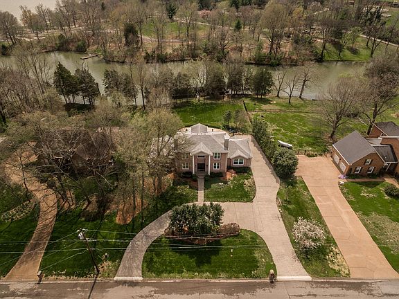 3rd image of 1112 Lochland Dr