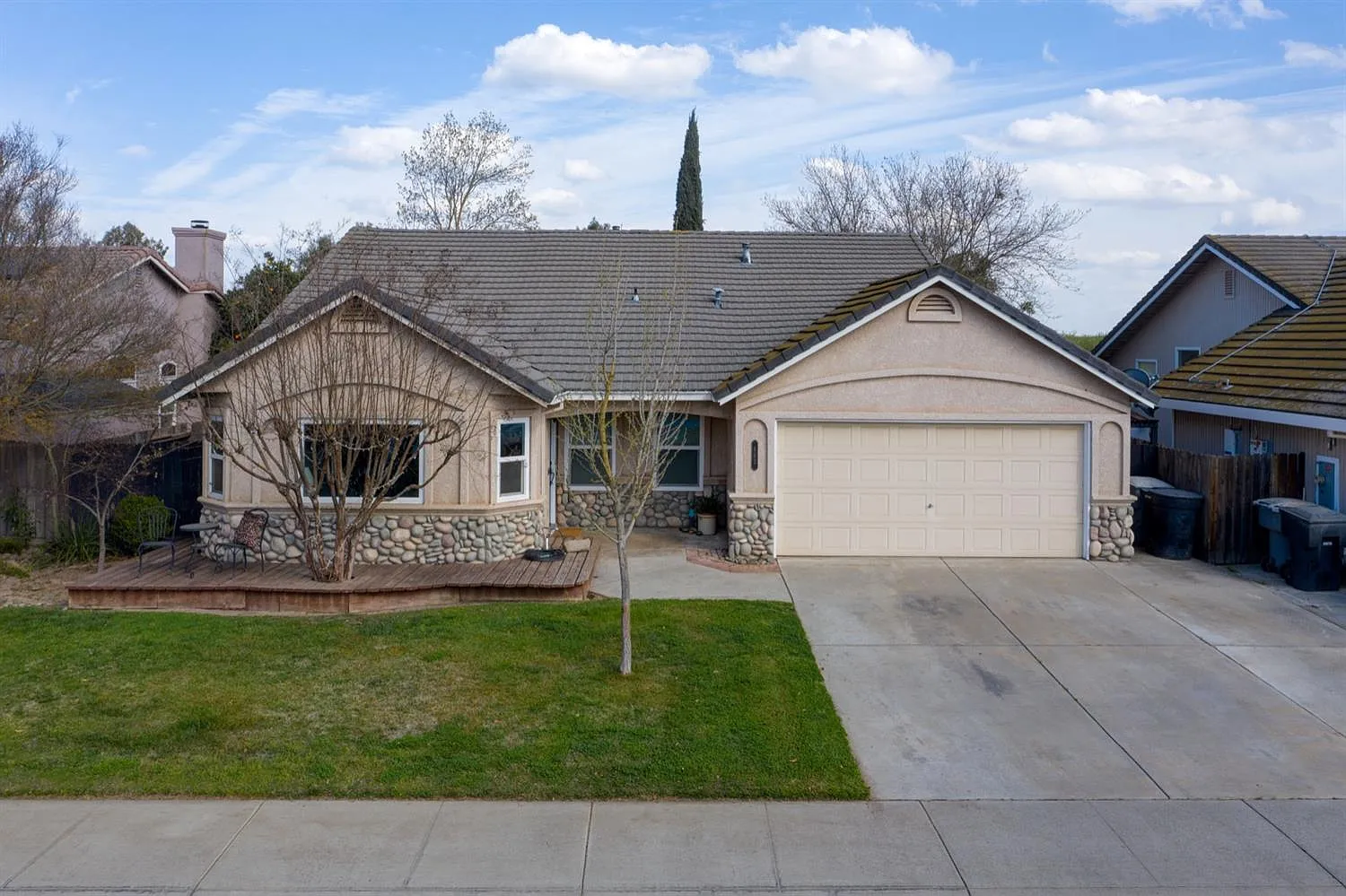 663 Jennifer Dr photo 1