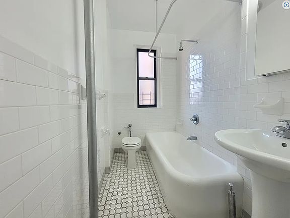 4th image of 147 W 230th St APT 4G