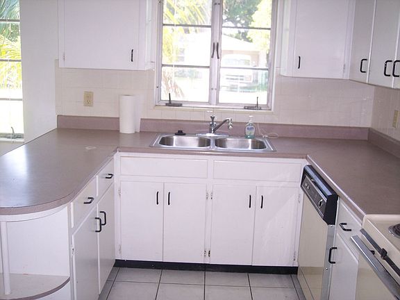4th image of 2424 E Thrace St