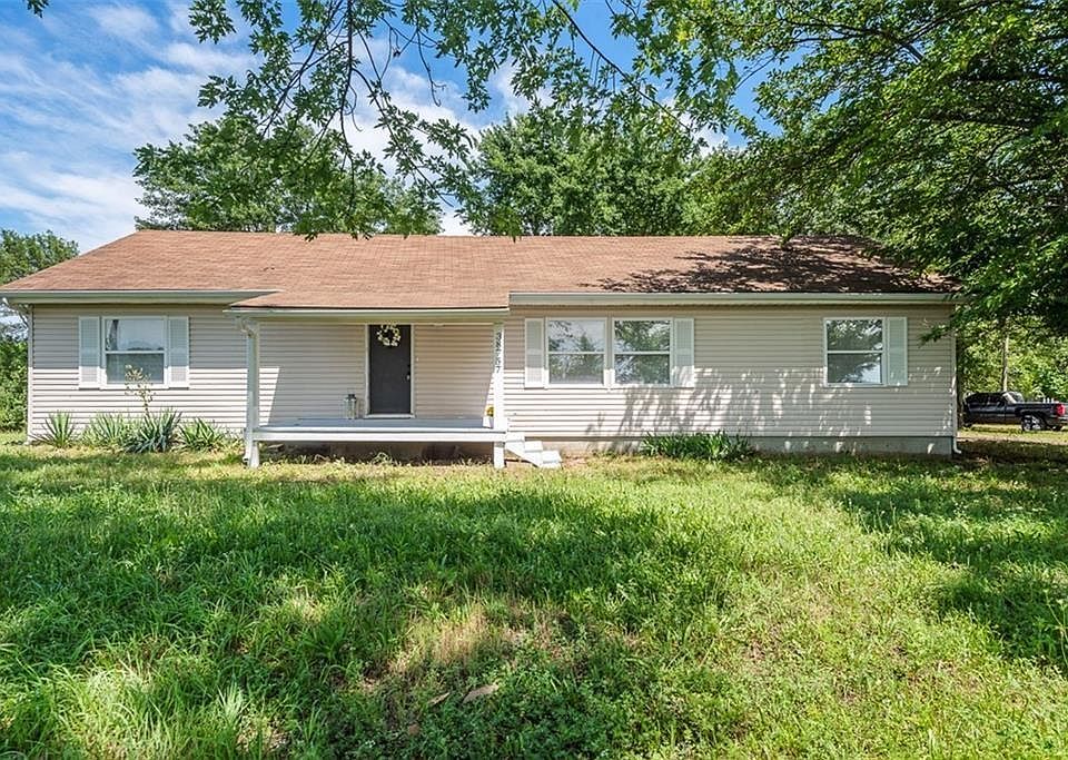 1st image of 38757 Hedge Ln