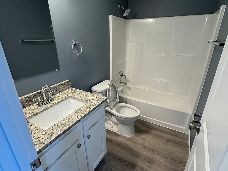 1003 Riley Ave — Photo 9
