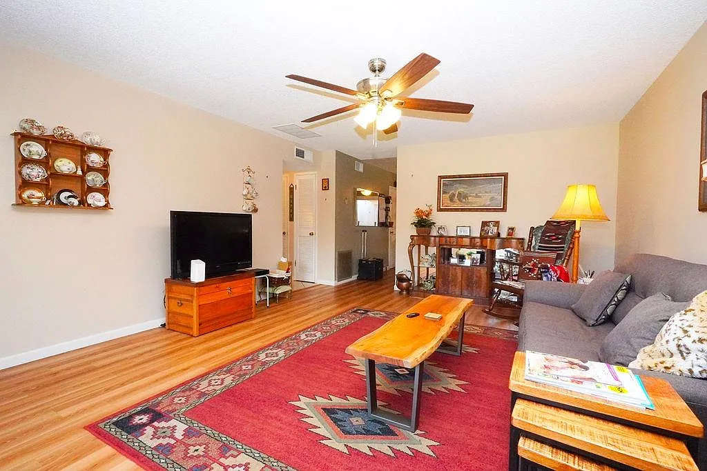 617 W Granger Ave APT 20 photo 1