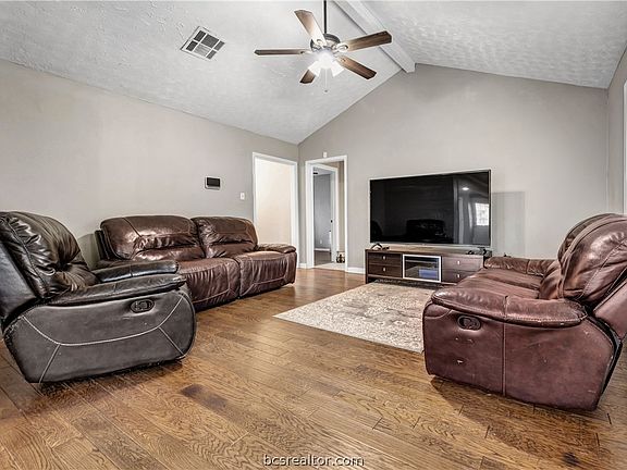 2nd image of 1202 Neal Pickett Dr