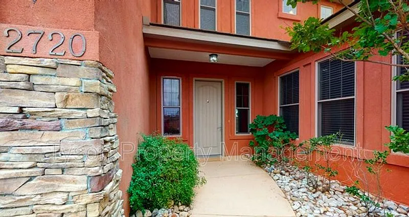4 bed, 2.5 bath, 3450 sqft, $2,995 — Photo 2