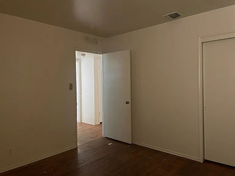 711 E Fountain Way — Photo 6