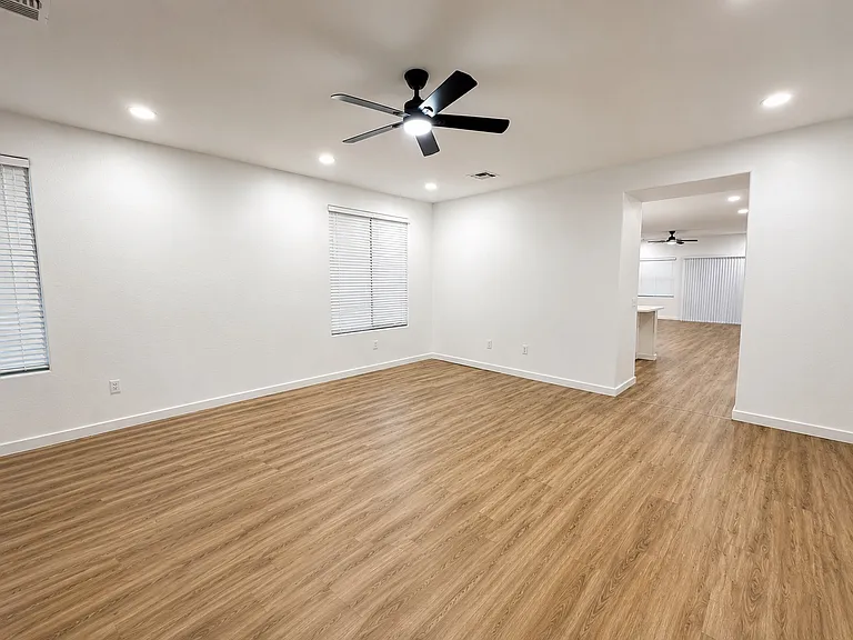 15238 W Custer Ln — Photo 3