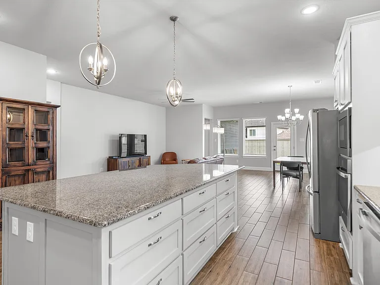 2304 Clancy Dr — Photo 4