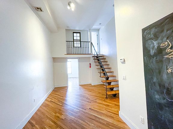 2nd image of 48 Wilson Ave #B3r