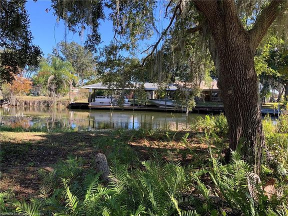4th image of 917 Waterway Ter