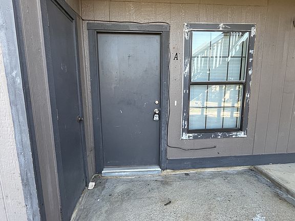 2nd image of 817 Bracewood Cir APT A