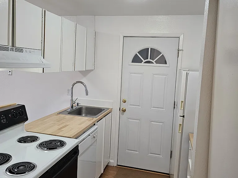 6602 To 6604 Bonniewood Dr SE #6604 — Photo 2