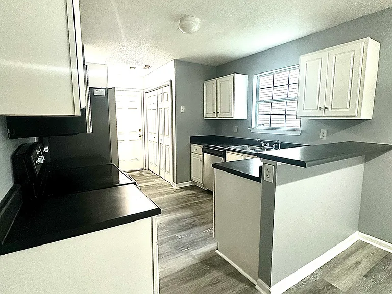 1630 Isleworth Cir — Photo 6
