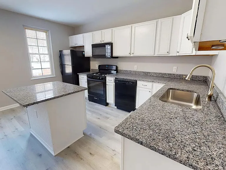 2824 Salisbury St #2 — Photo 2