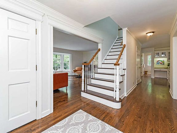 4th image of 167 Lowell Ave