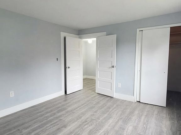 2nd image of 20 Ridge St #2