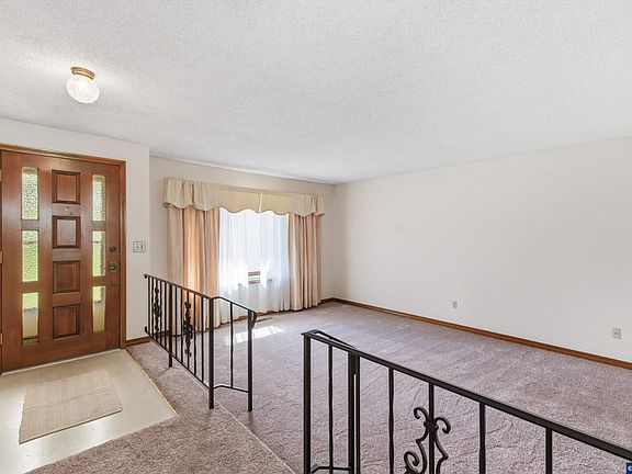 4th image of 837 SW River Dr #8