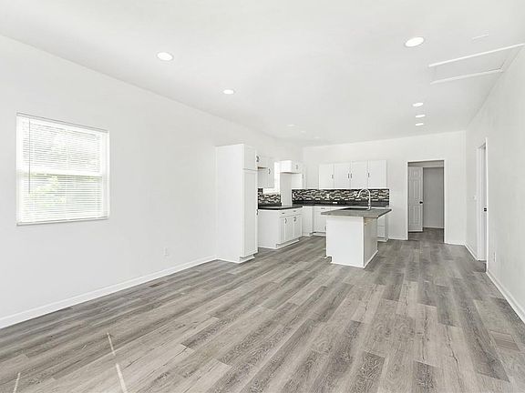 3rd image of 1319 W 25th St