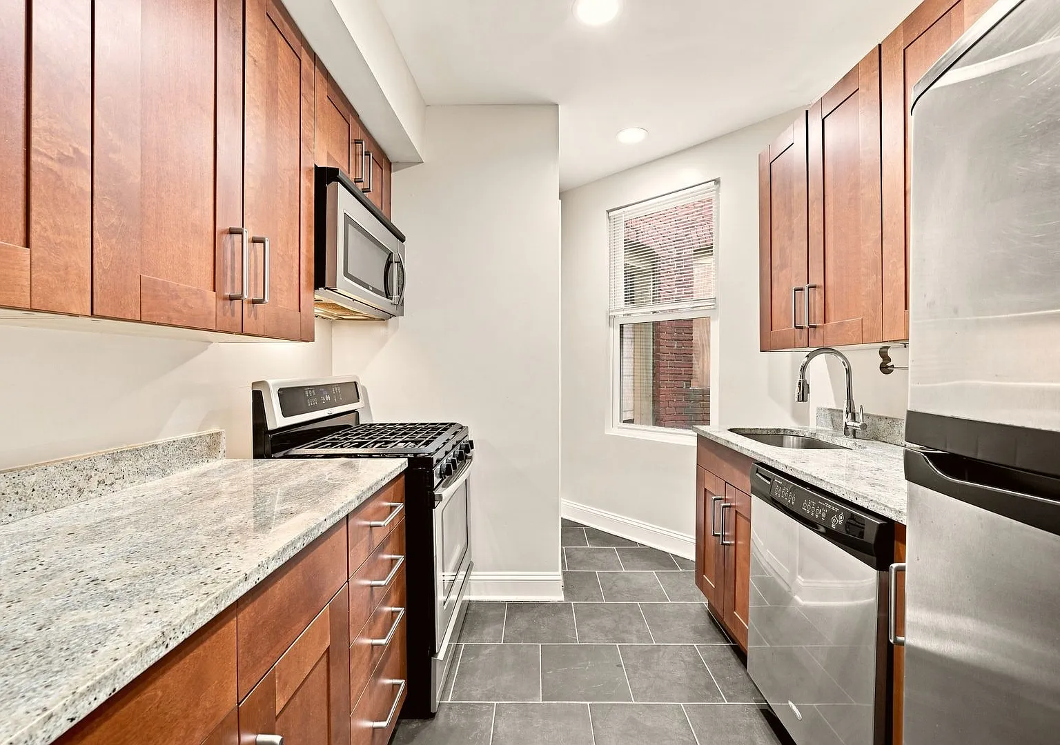 Cozy & Updated 2BR in Vibrant Columbia Heights! — Photo 4