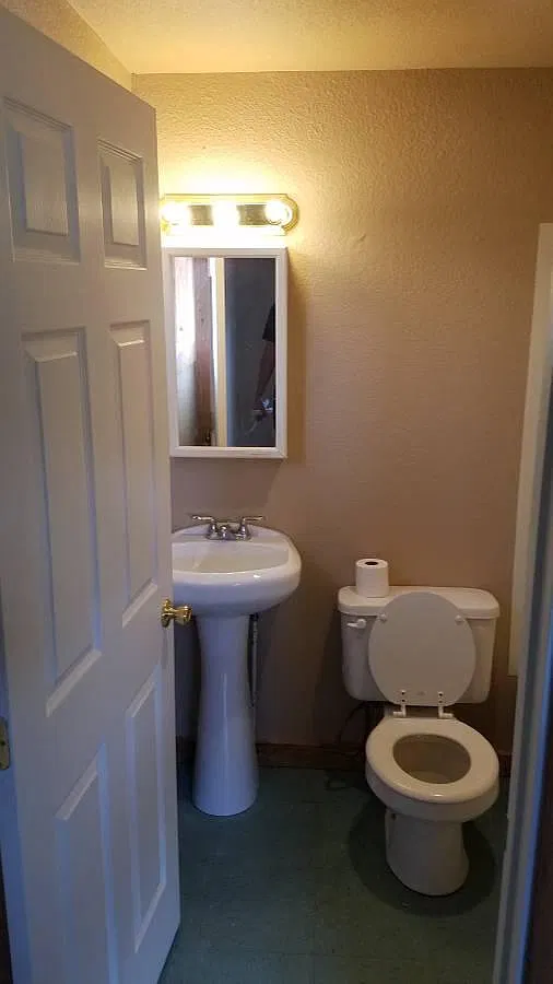 Studio, 300 sqft, $890 — Photo 2