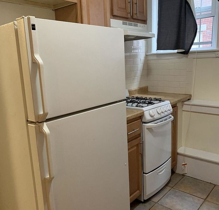 2nd image of 3-7 Barrows St #5C