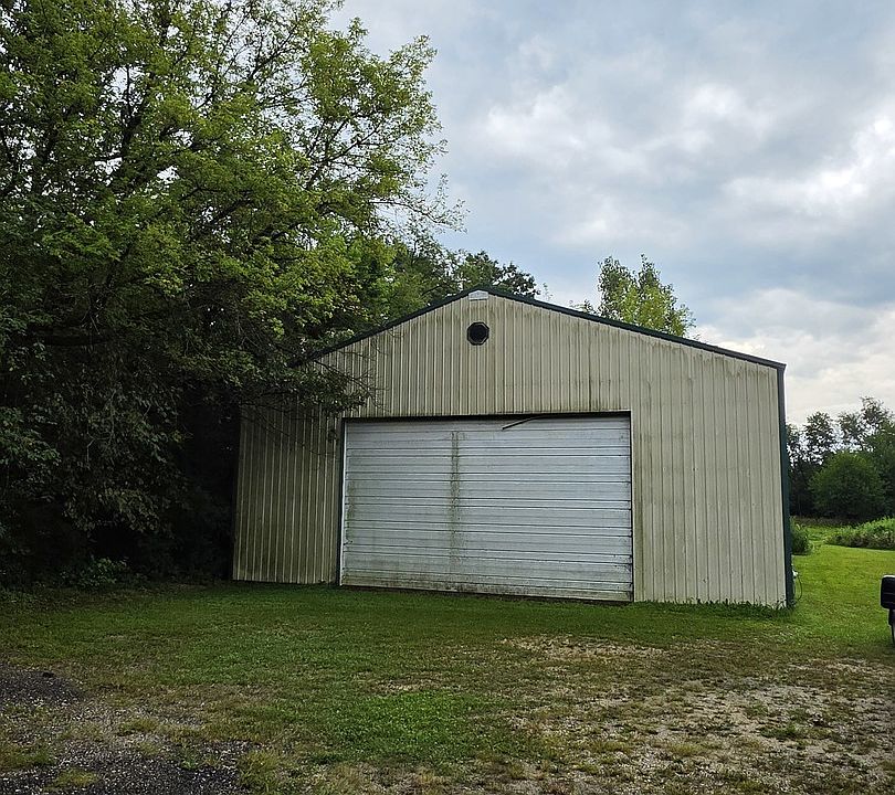 2nd image of 207 W Lincoln Rd