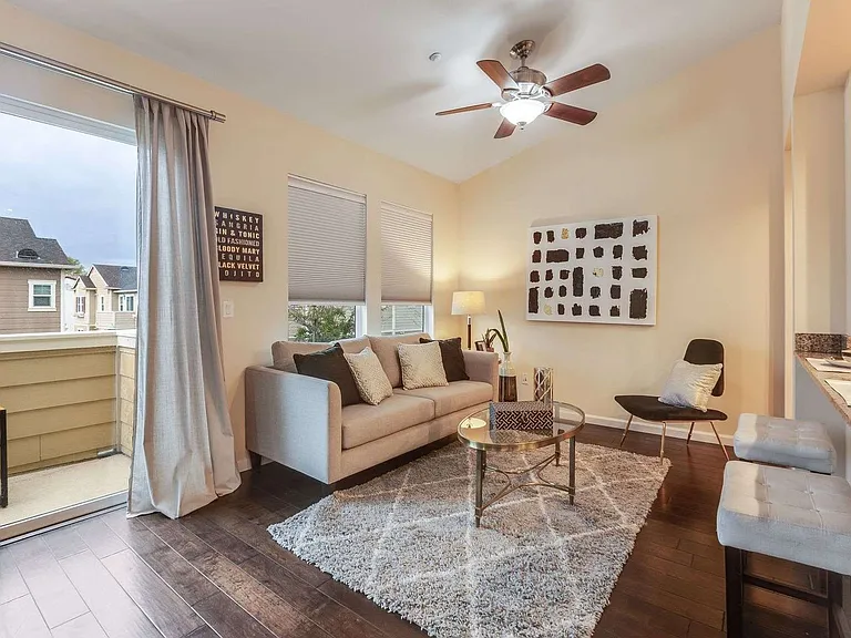 1037 Scotia Ter #304 — Photo 11